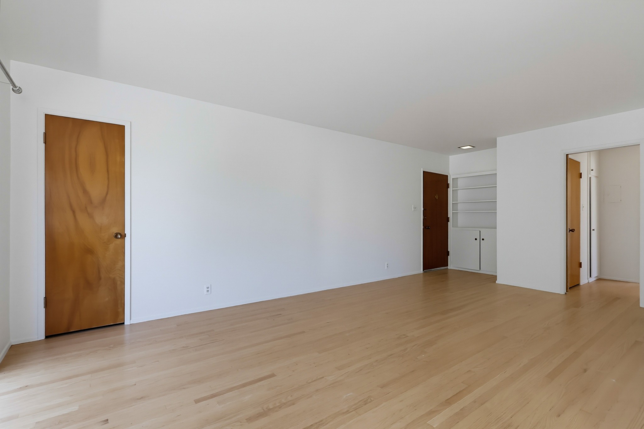 Virtual tour photo 10 of 54 for 2060 E 3rd St Apt 6