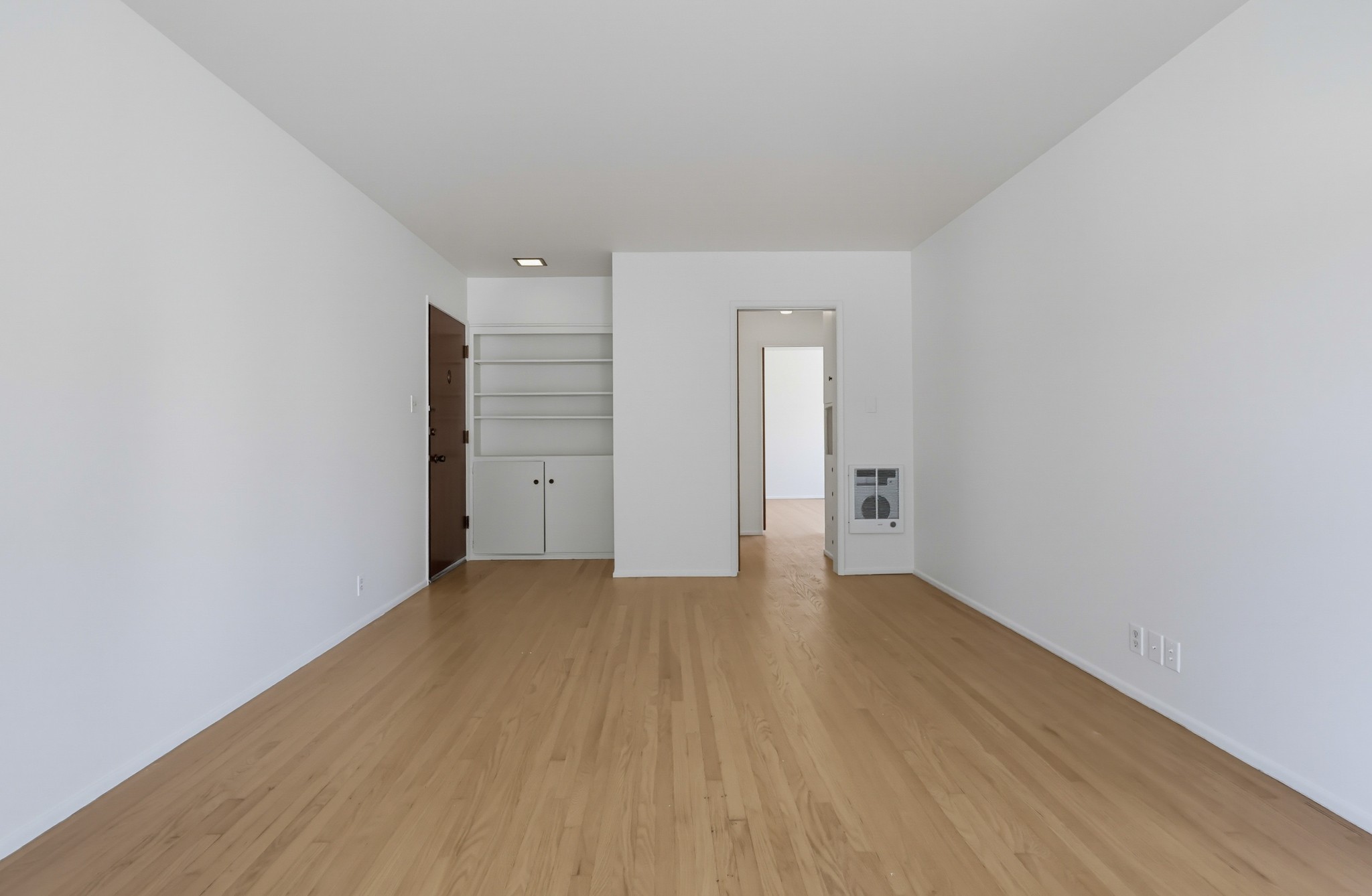 Virtual tour photo 11 of 54 for 2060 E 3rd St Apt 6