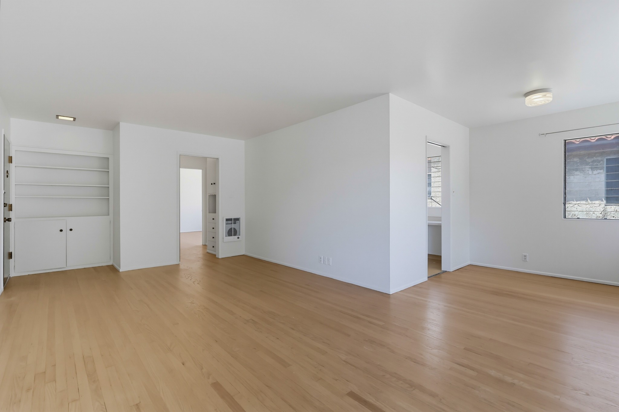 Virtual tour photo 12 of 54 for 2060 E 3rd St Apt 6