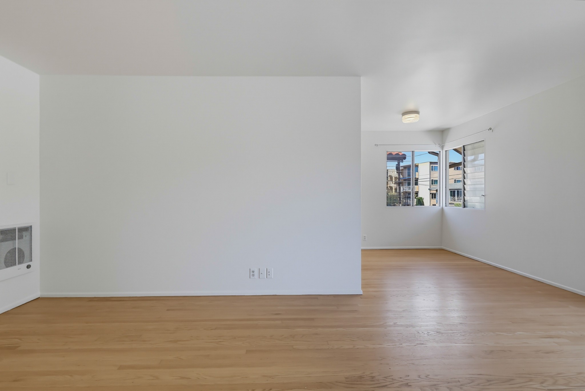 Virtual tour photo 13 of 54 for 2060 E 3rd St Apt 6
