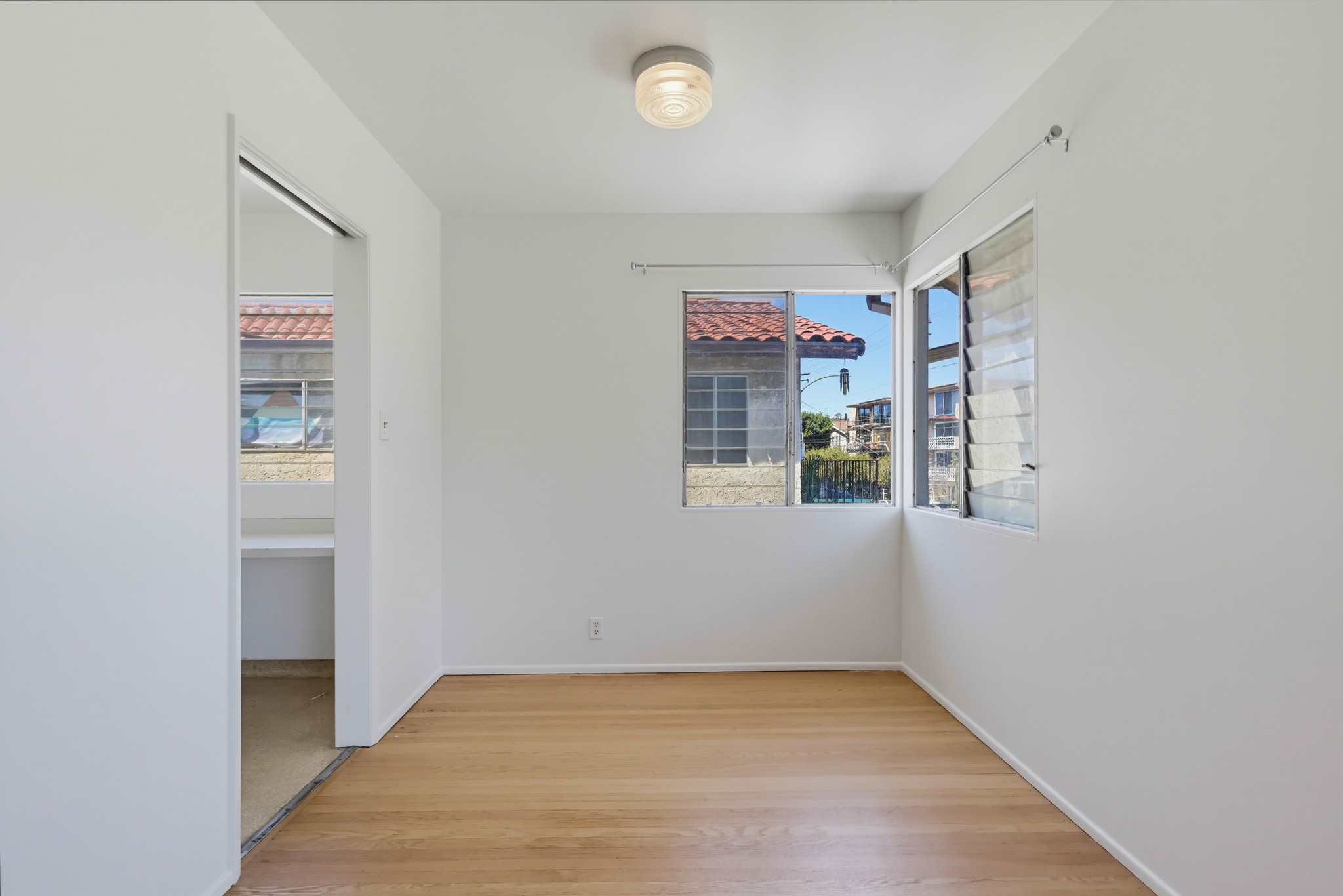 Virtual tour photo 15 of 54 for 2060 E 3rd St Apt 6