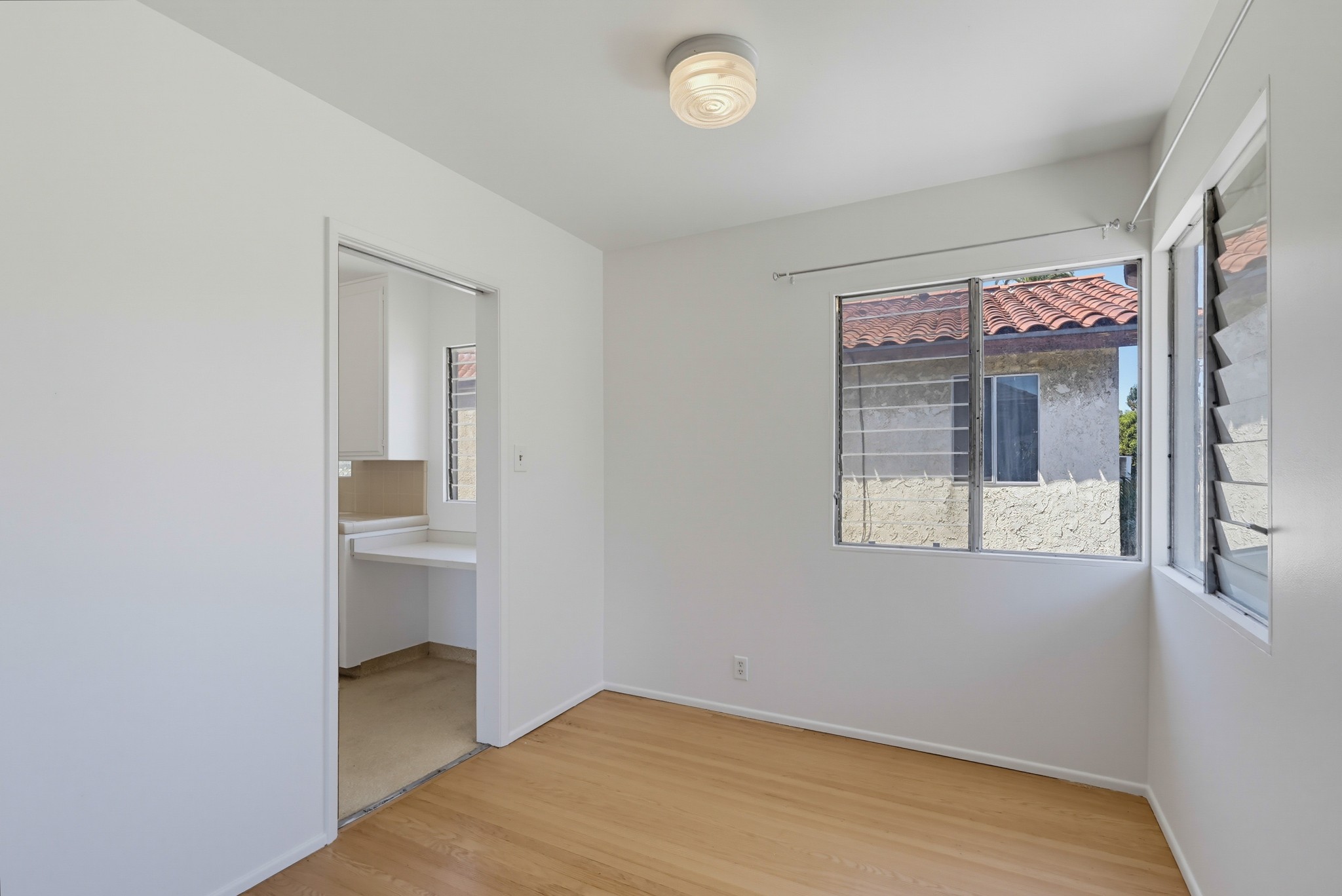 Virtual tour photo 16 of 54 for 2060 E 3rd St Apt 6