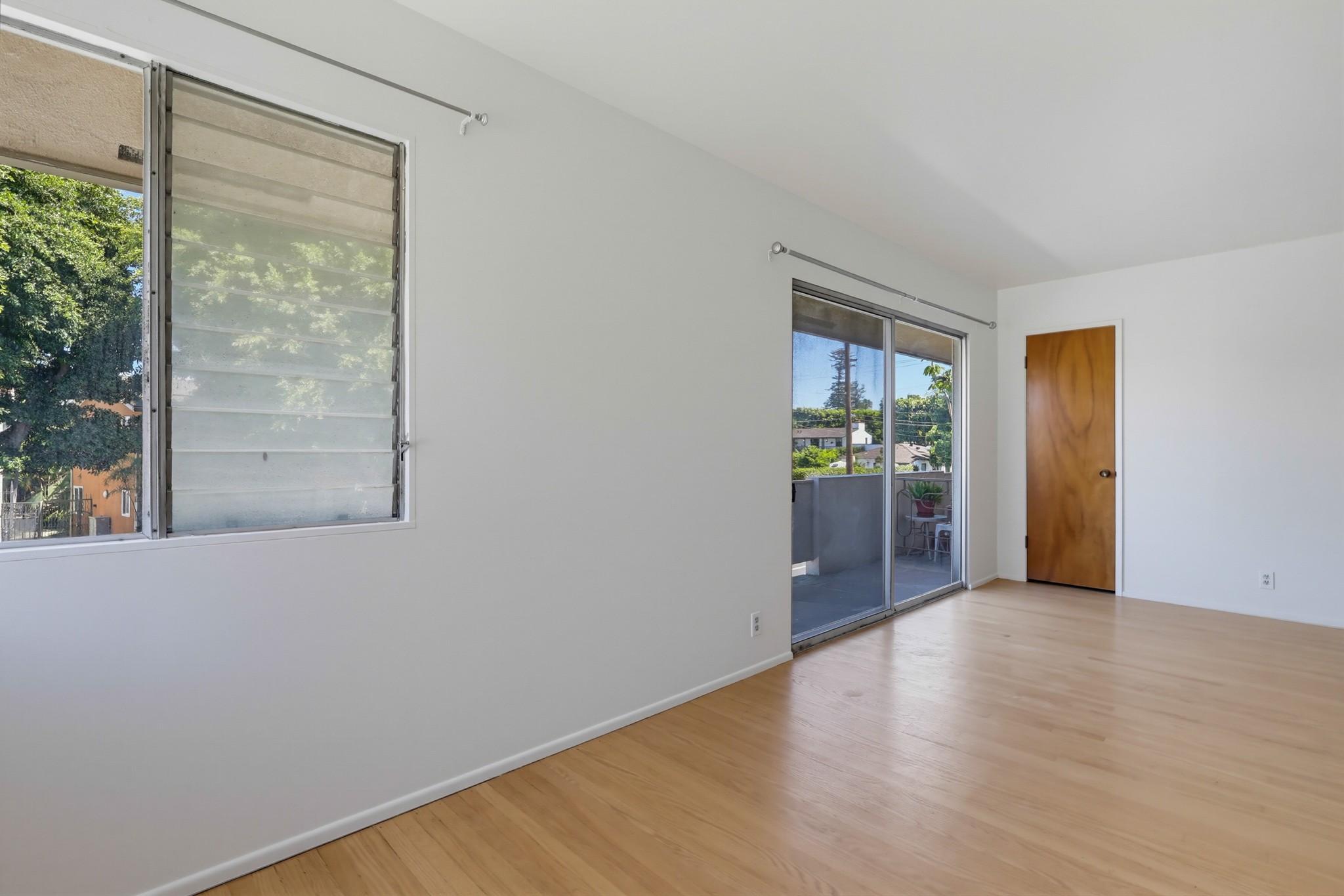 Virtual tour photo 17 of 54 for 2060 E 3rd St Apt 6