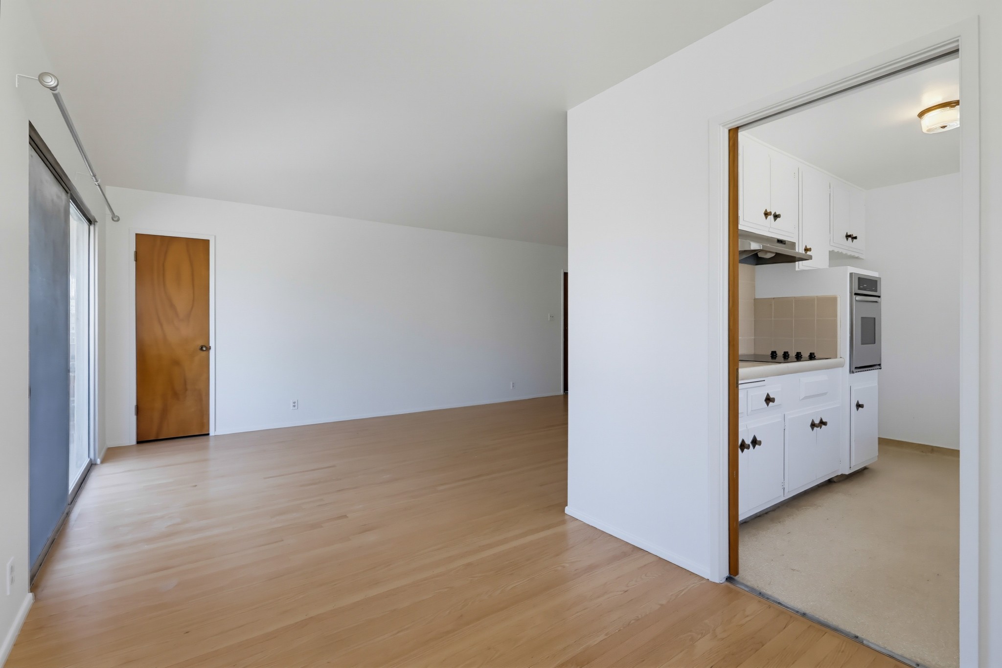 Virtual tour photo 19 of 54 for 2060 E 3rd St Apt 6