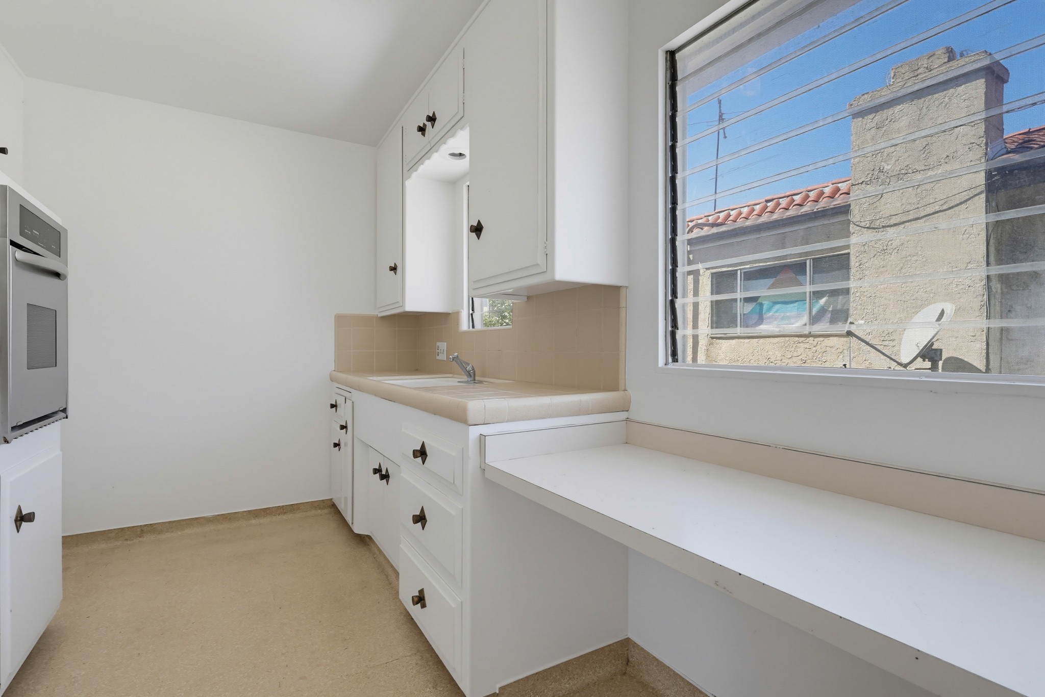 Virtual tour photo 22 of 54 for 2060 E 3rd St Apt 6