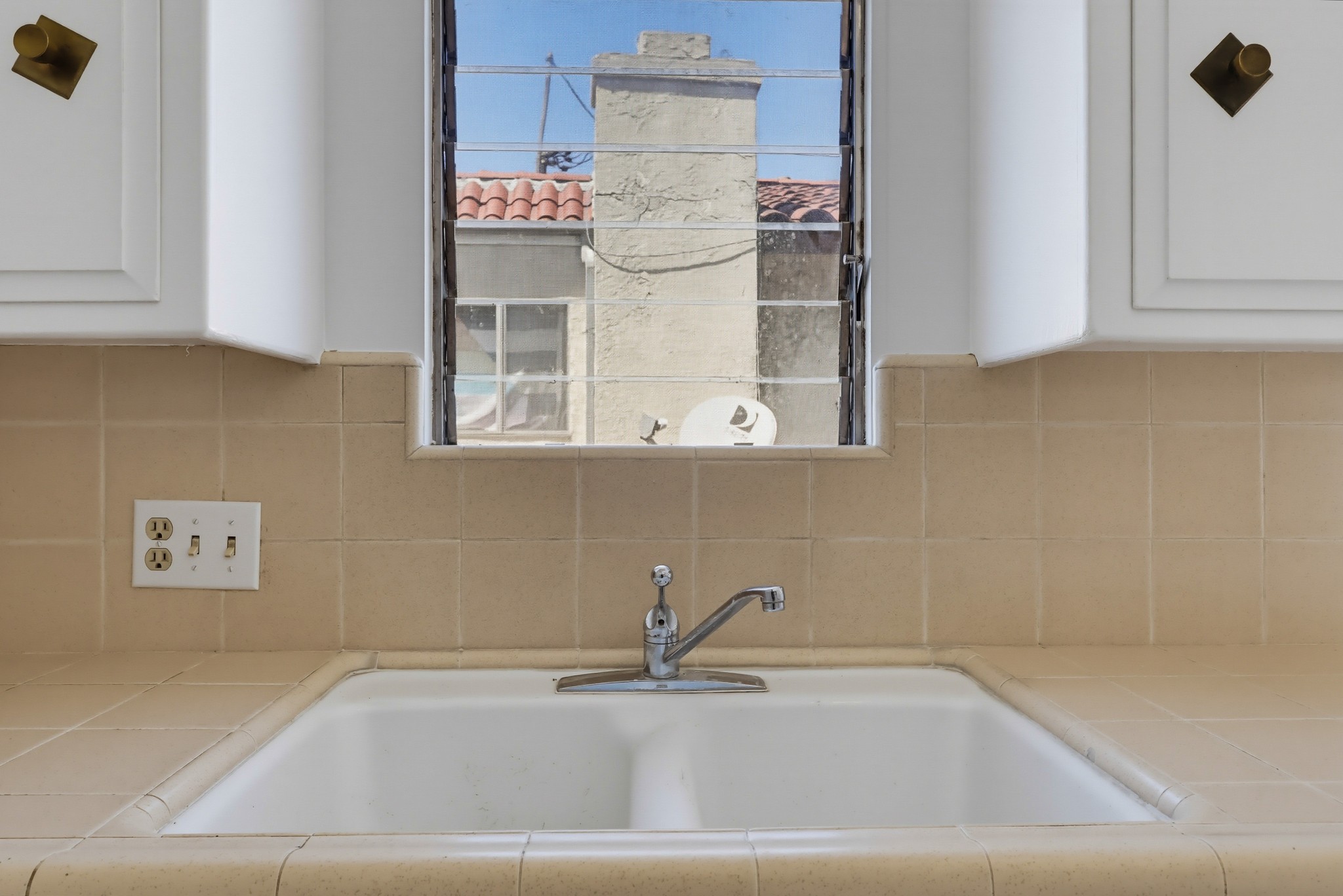 Virtual tour photo 24 of 54 for 2060 E 3rd St Apt 6