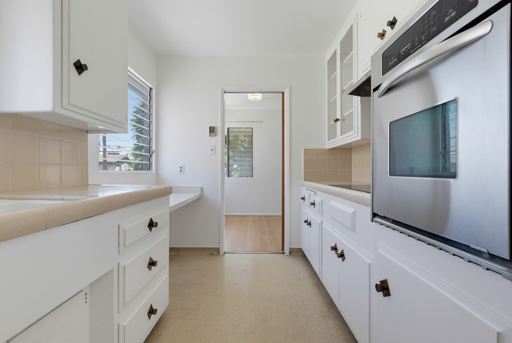 Virtual tour photo 25 of 54 for 2060 E 3rd St Apt 6