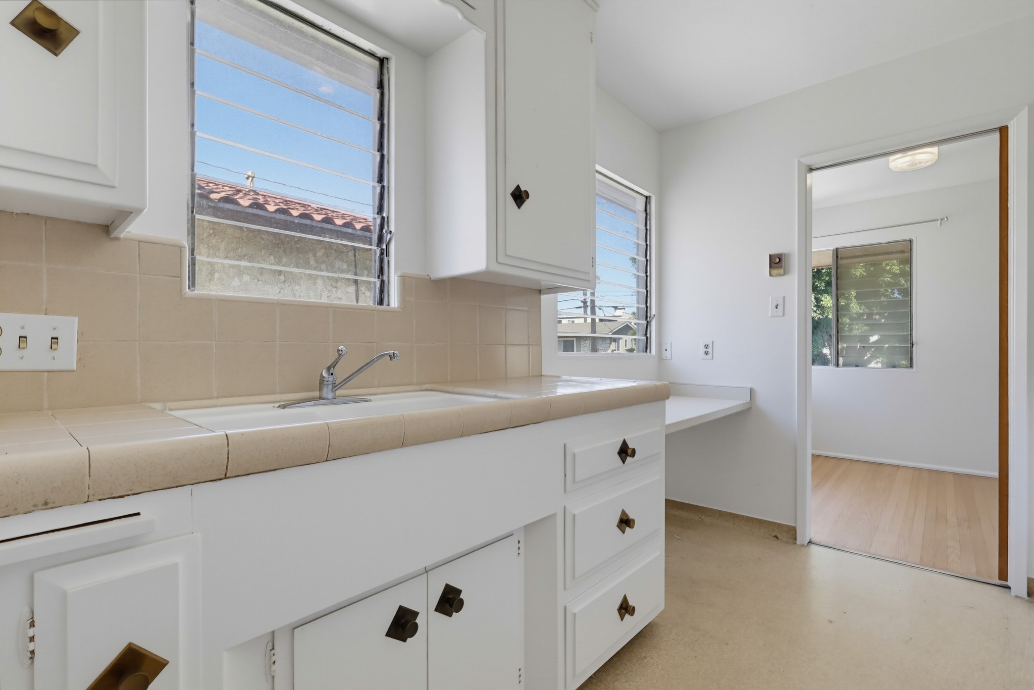 Virtual tour photo 26 of 54 for 2060 E 3rd St Apt 6