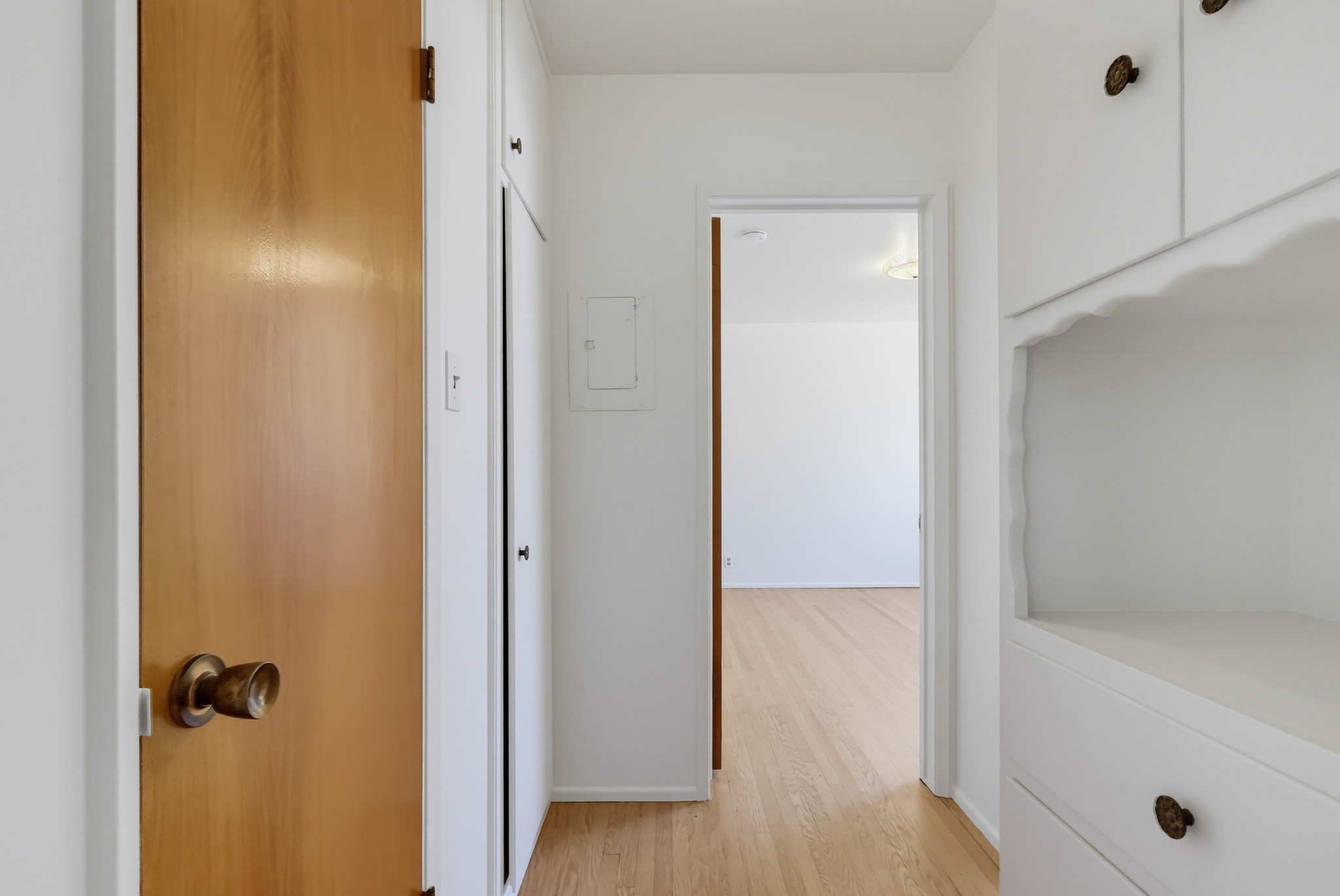 Virtual tour photo 27 of 54 for 2060 E 3rd St Apt 6