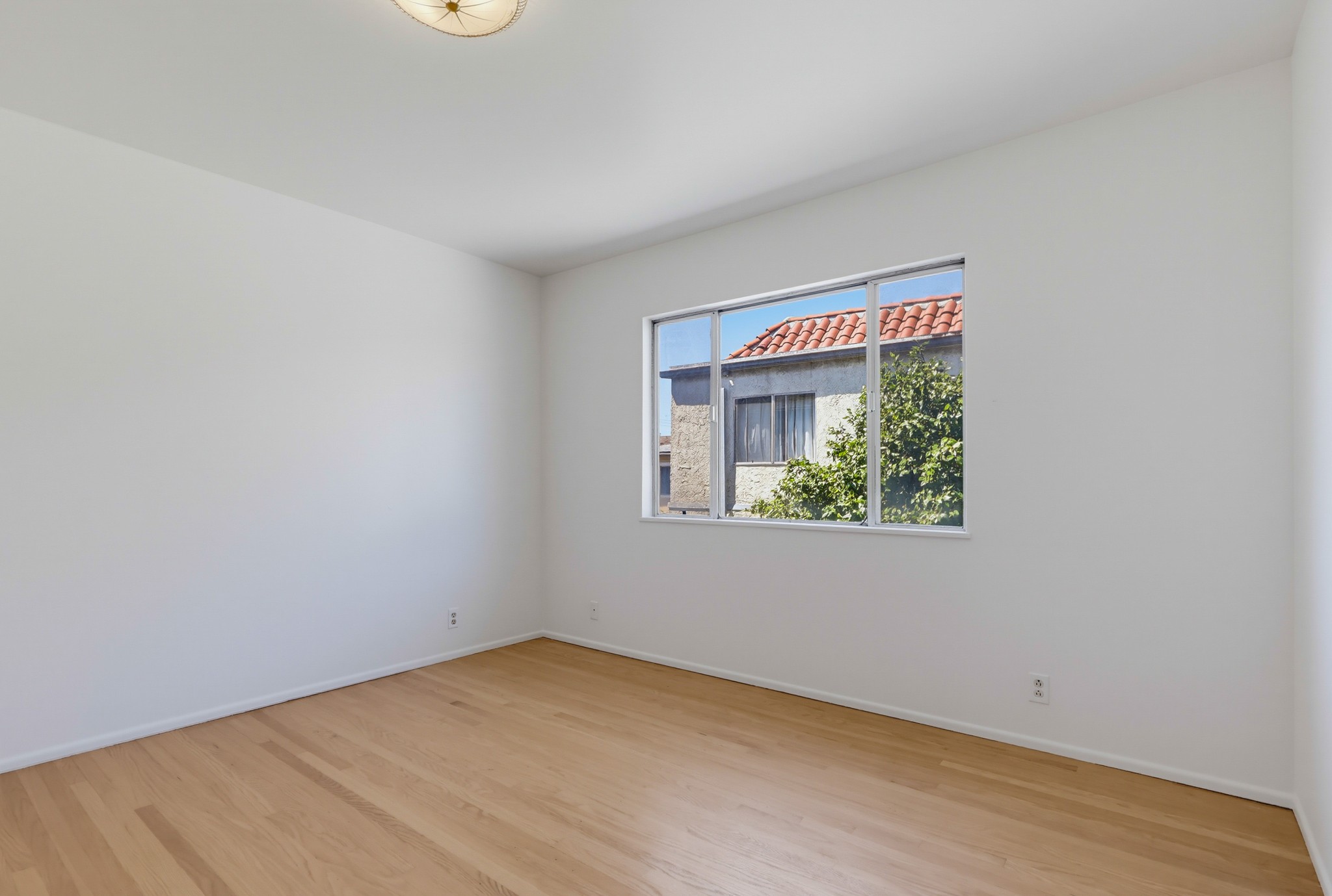 Virtual tour photo 30 of 54 for 2060 E 3rd St Apt 6