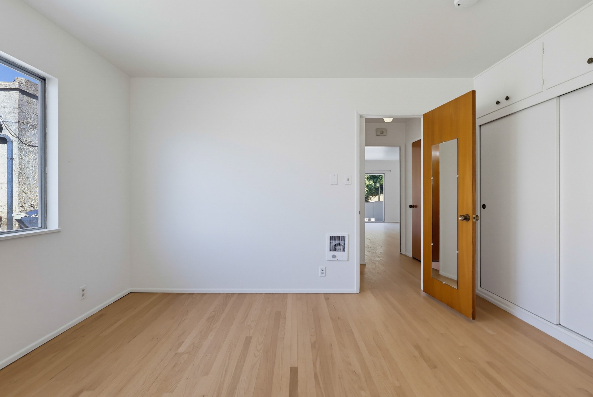 Virtual tour photo 32 of 54 for 2060 E 3rd St Apt 6
