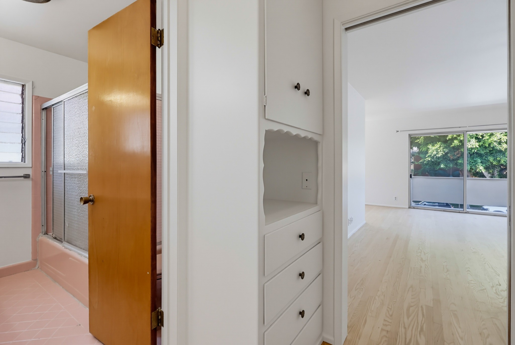 Virtual tour photo 38 of 54 for 2060 E 3rd St Apt 6