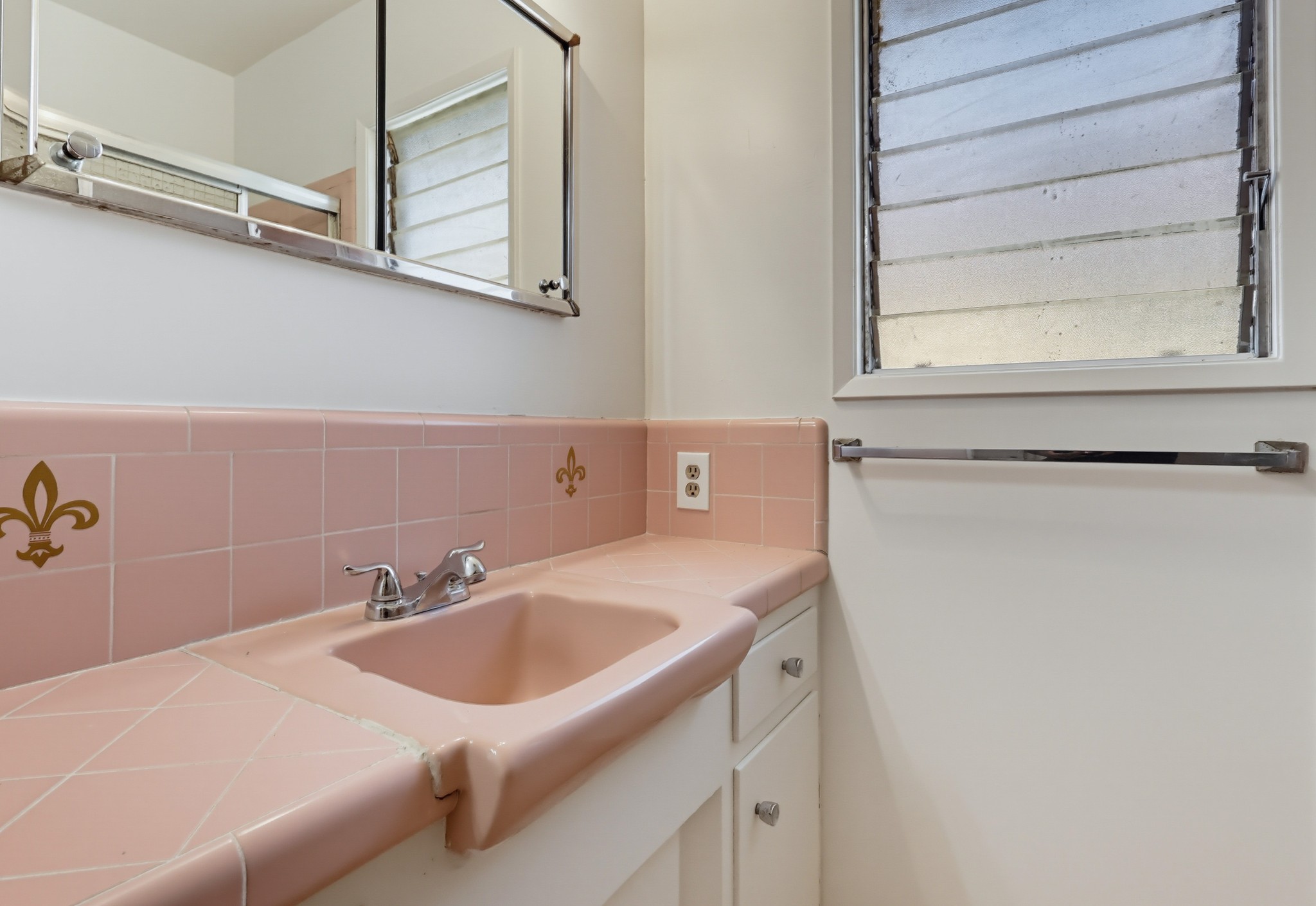 Virtual tour photo 40 of 54 for 2060 E 3rd St Apt 6