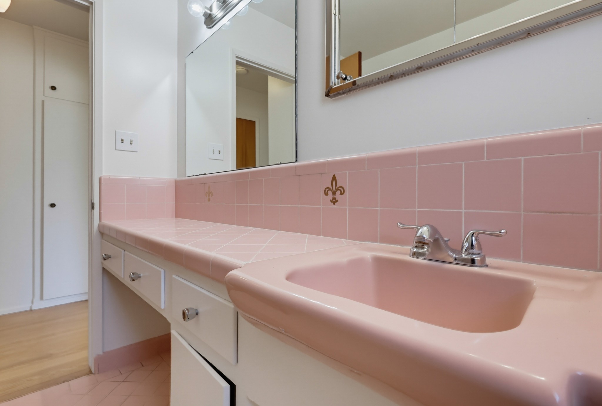 Virtual tour photo 44 of 54 for 2060 E 3rd St Apt 6