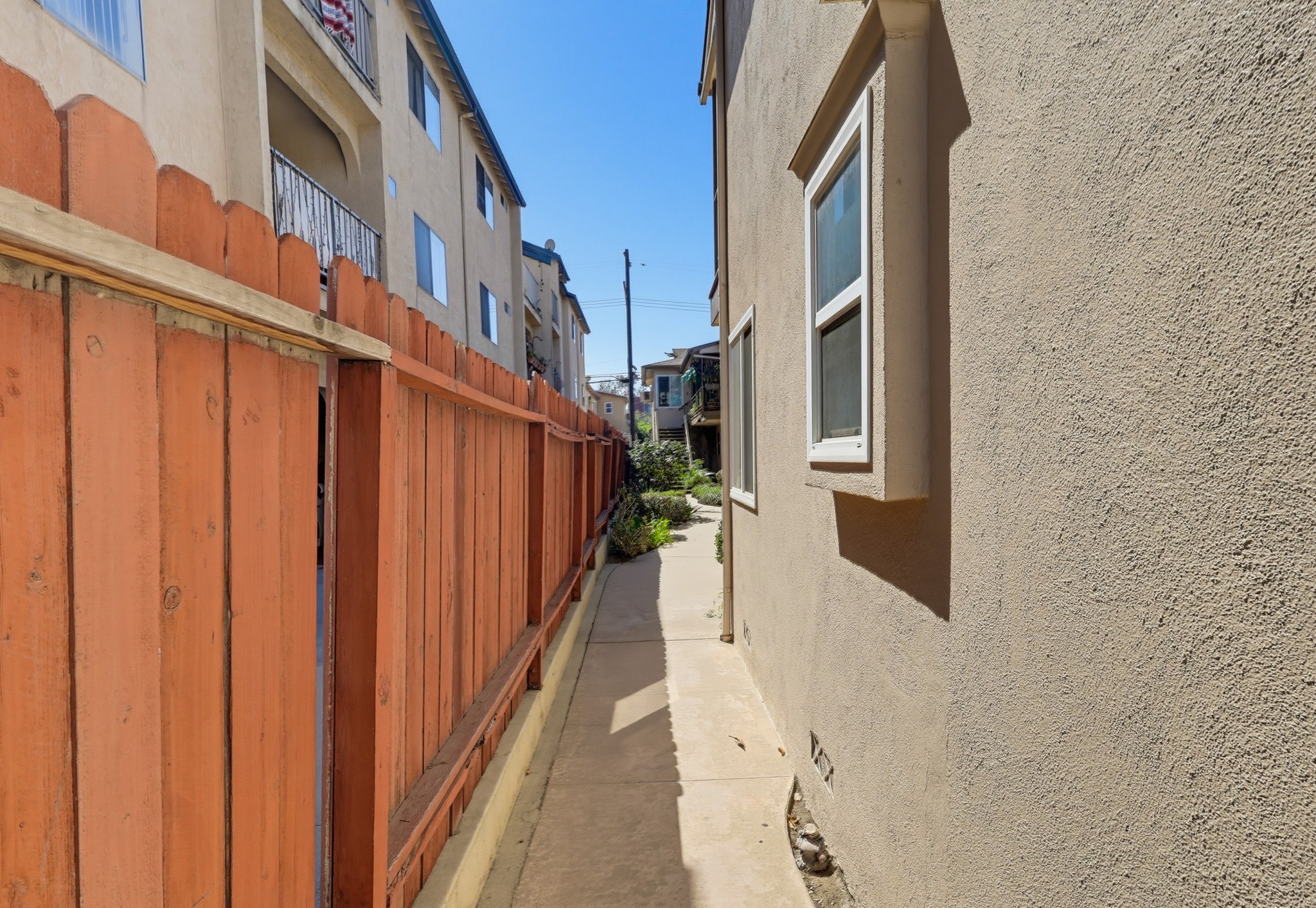 Virtual tour photo 51 of 54 for 2060 E 3rd St Apt 6
