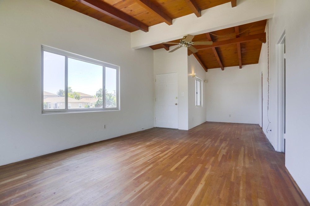 Virtual tour photo 10 of 32 for 2076 Emerald St
