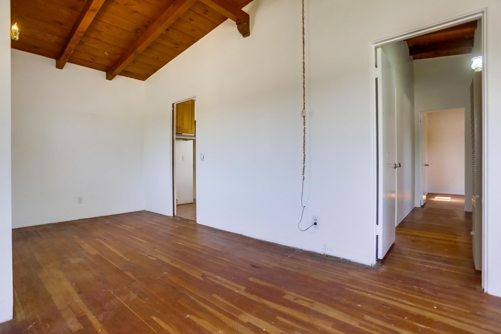 Virtual tour photo 11 of 32 for 2076 Emerald St