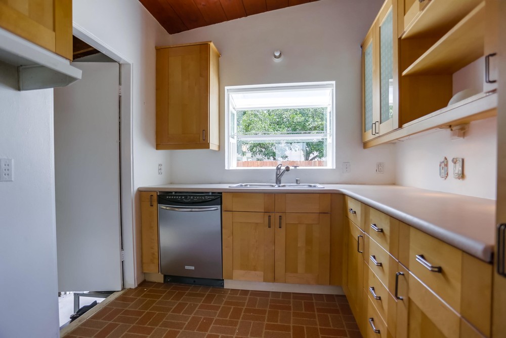 Virtual tour photo 14 of 32 for 2076 Emerald St