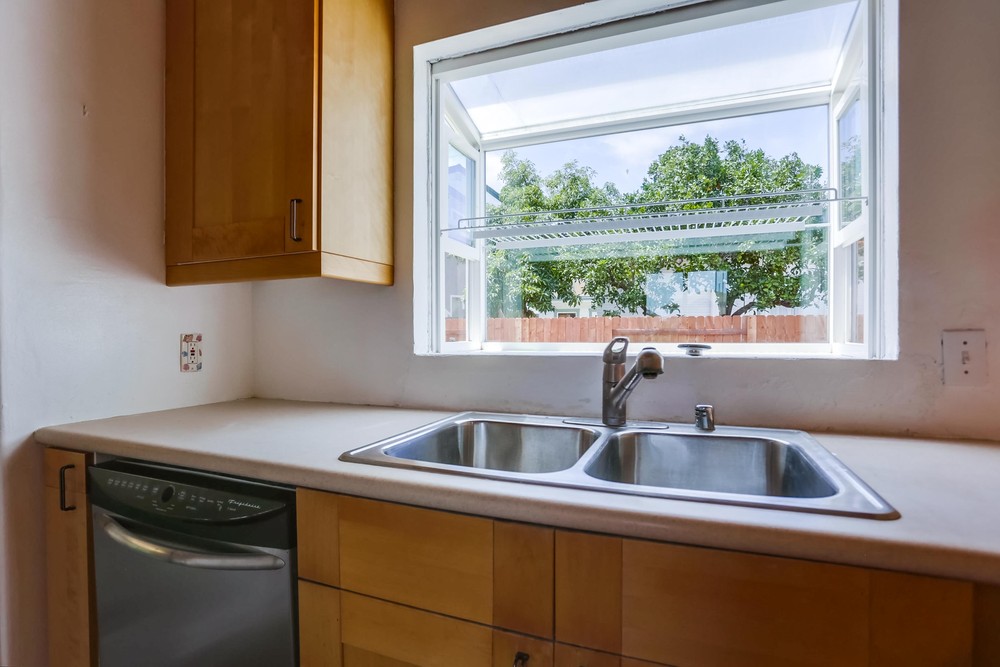 Virtual tour photo 16 of 32 for 2076 Emerald St