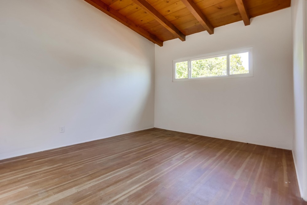 Virtual tour photo 18 of 32 for 2076 Emerald St