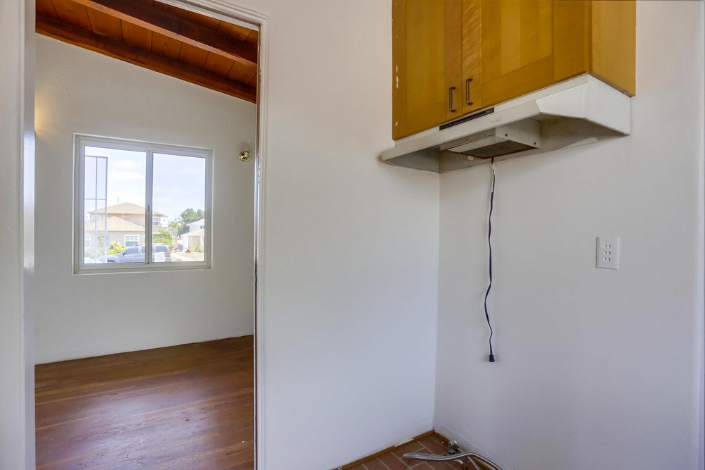 Virtual tour photo 26 of 32 for 2076 Emerald St