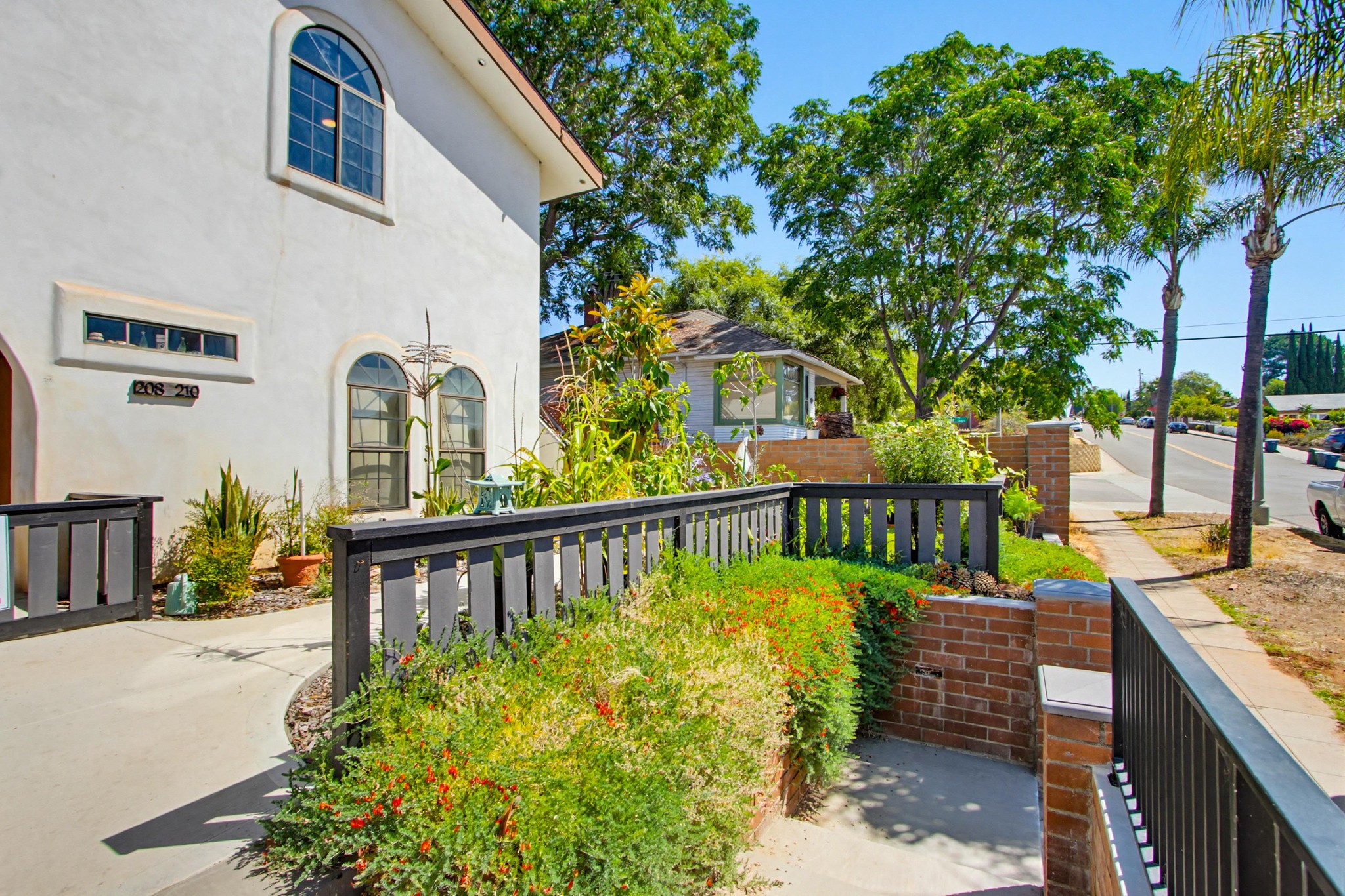 Virtual tour photo 4 of 47 for 208 W 9th Ave