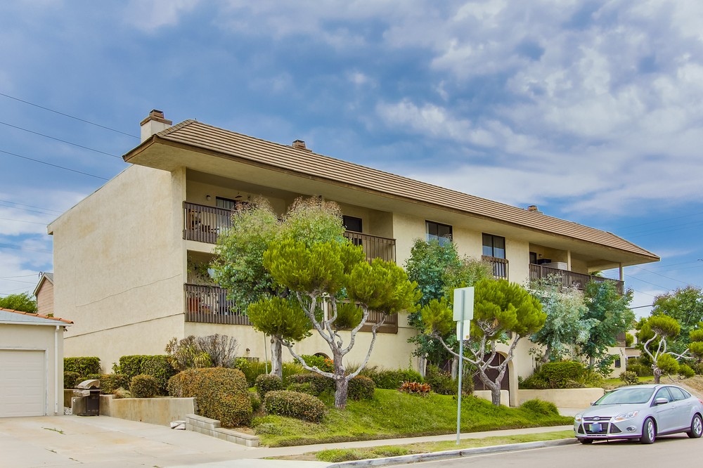 Virtual tour photo 3 of 42 for 2080 Hornblend Street #1