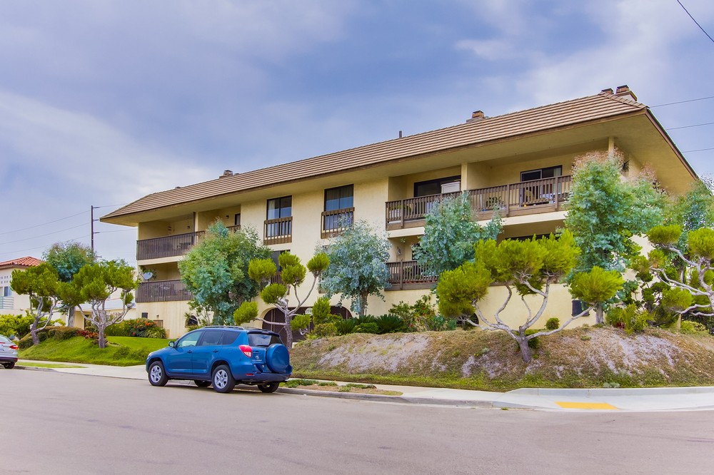 Virtual tour photo 4 of 42 for 2080 Hornblend Street #1