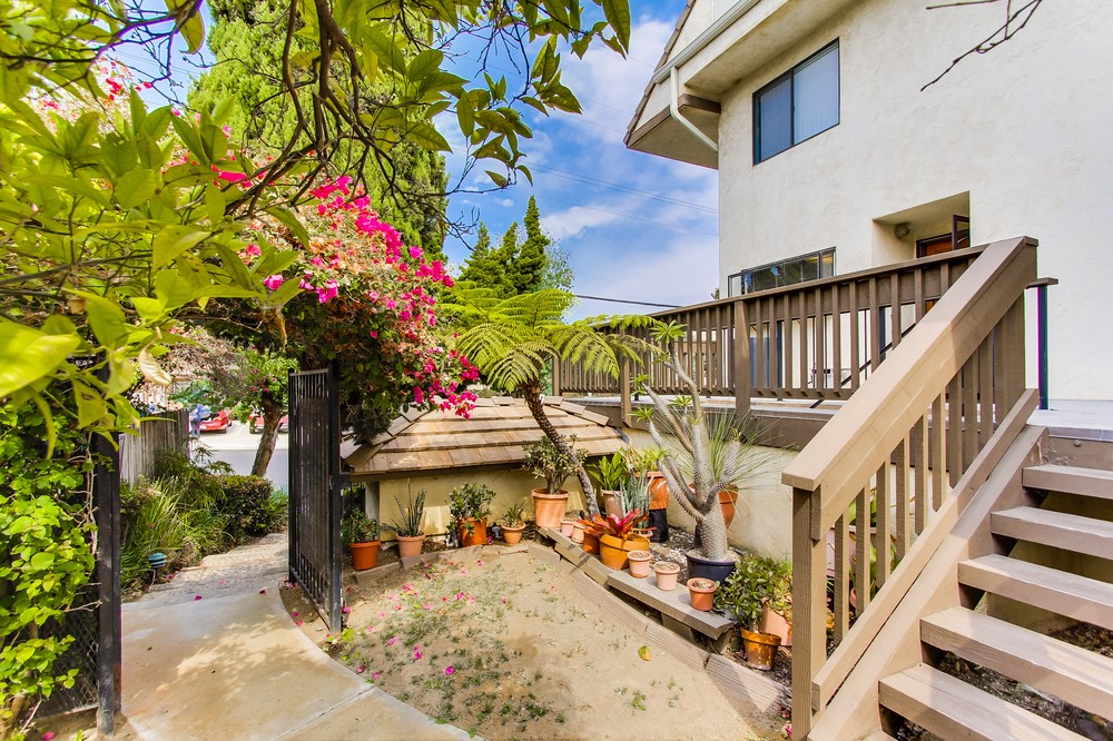 Virtual tour photo 40 of 42 for 2080 Hornblend Street #1