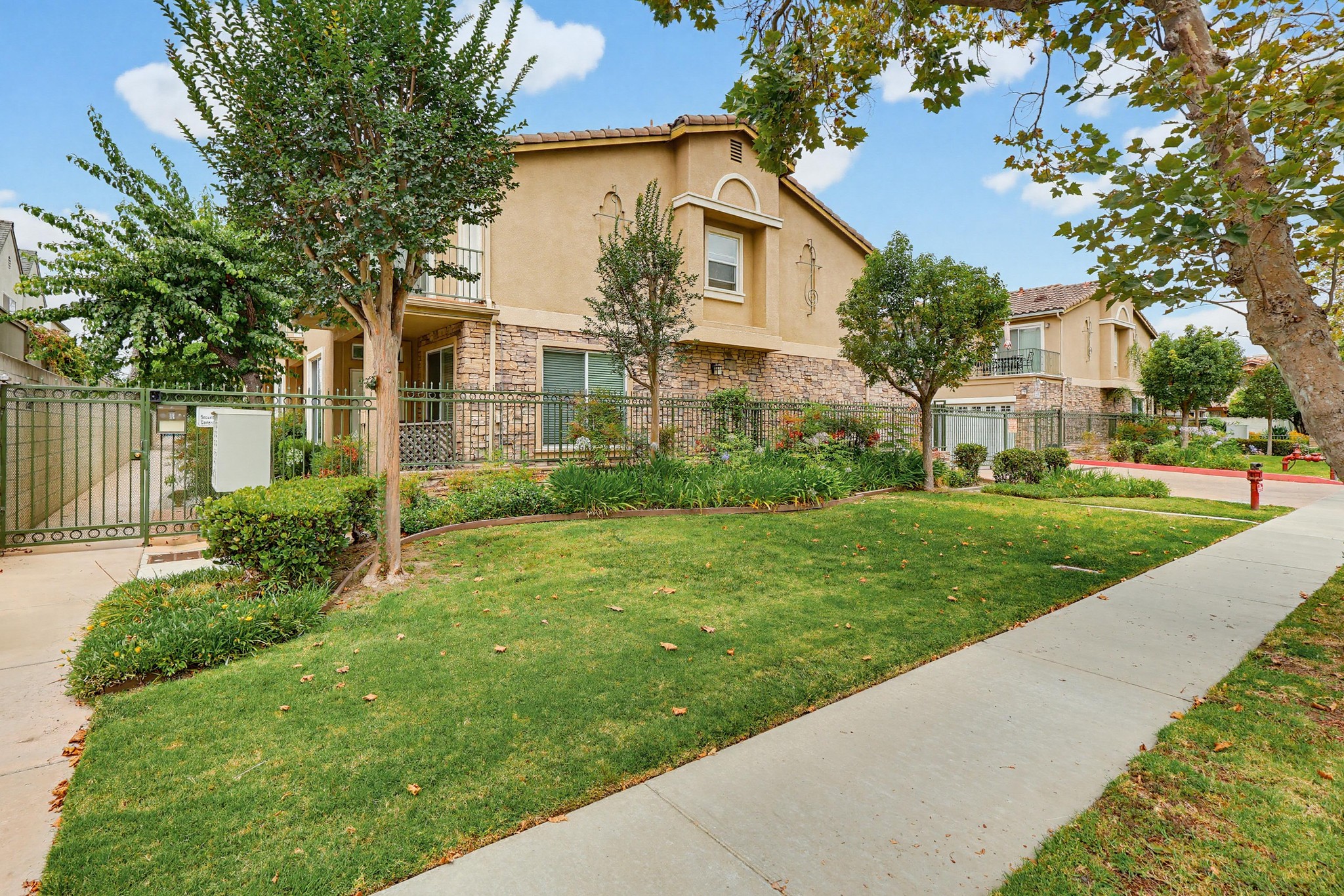 Virtual tour photo 1 of 73 for 20809 Seine Ave UNIT 4