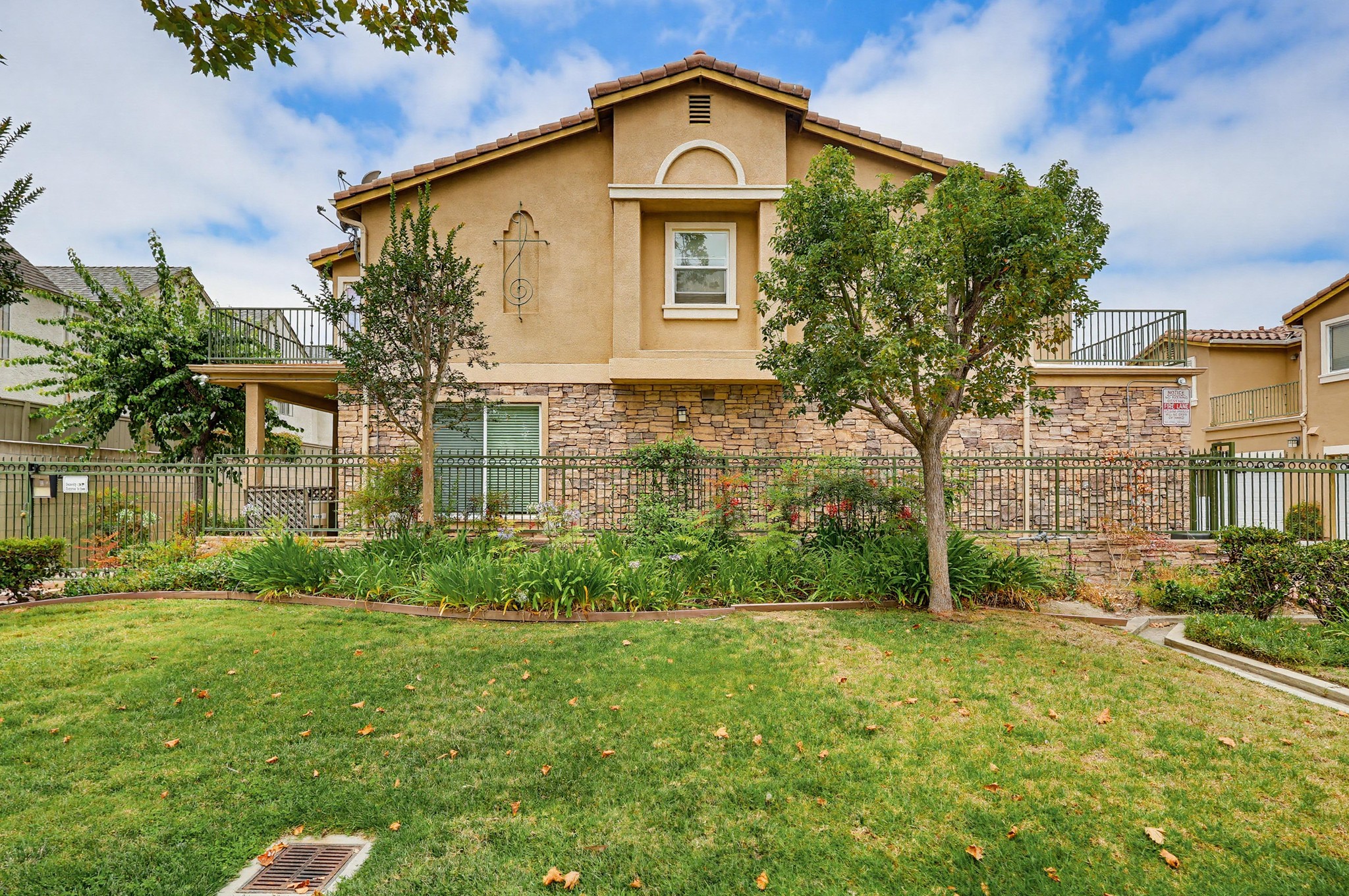 Virtual tour photo 3 of 73 for 20809 Seine Ave UNIT 4
