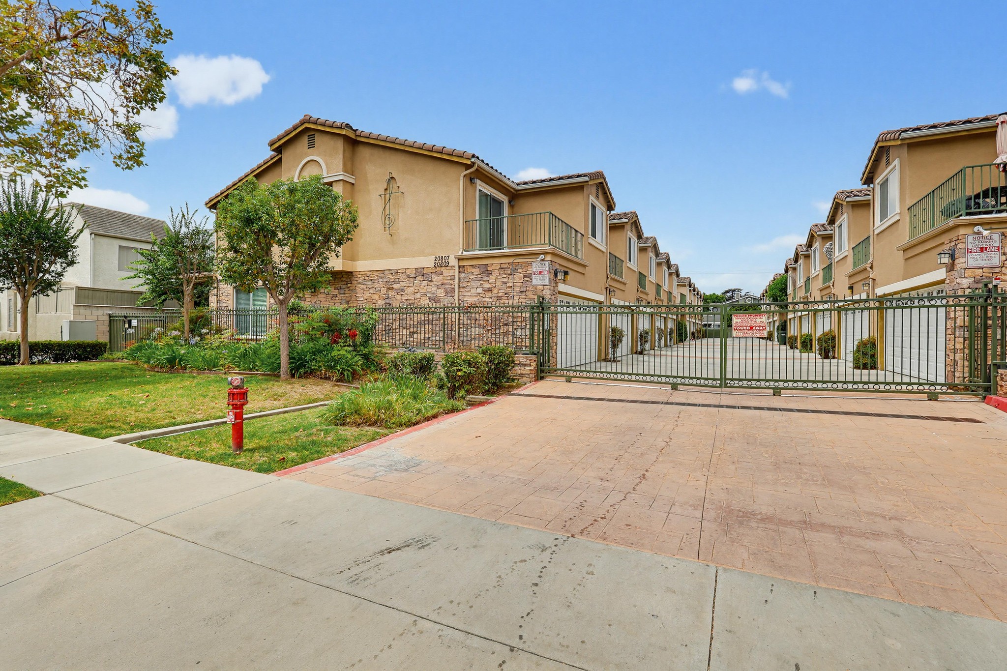 Virtual tour photo 4 of 73 for 20809 Seine Ave UNIT 4