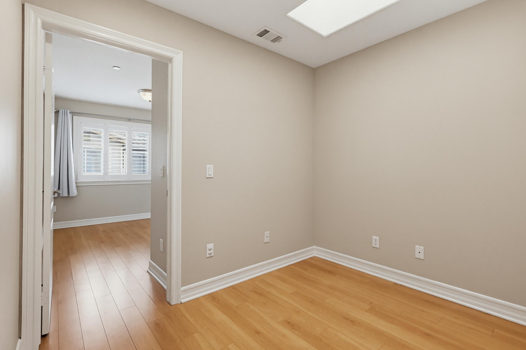 Virtual tour photo 36 of 73 for 20809 Seine Ave UNIT 4