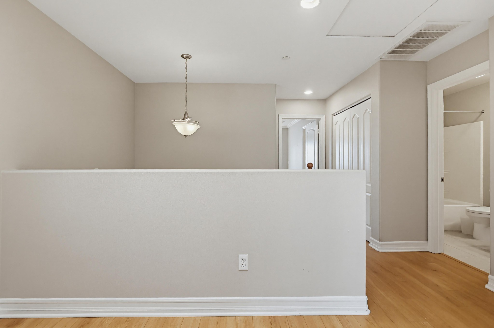 Virtual tour photo 38 of 73 for 20809 Seine Ave UNIT 4