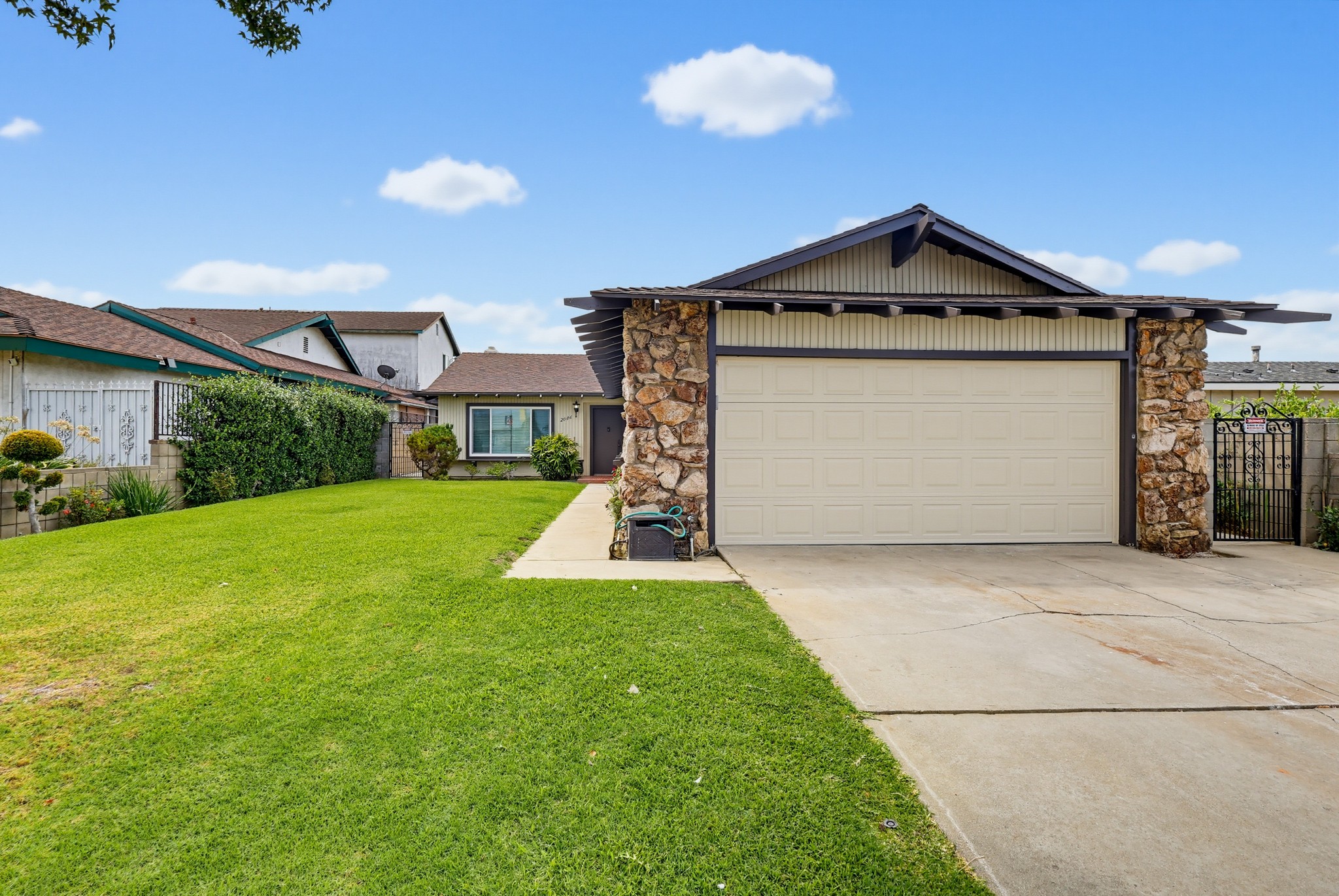Virtual tour photo 5 of 88 for 2086 Arriba Dr