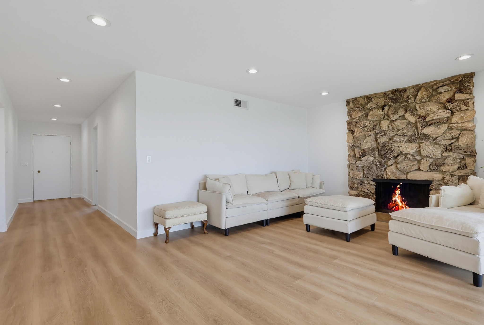 Virtual tour photo 8 of 88 for 2086 Arriba Dr