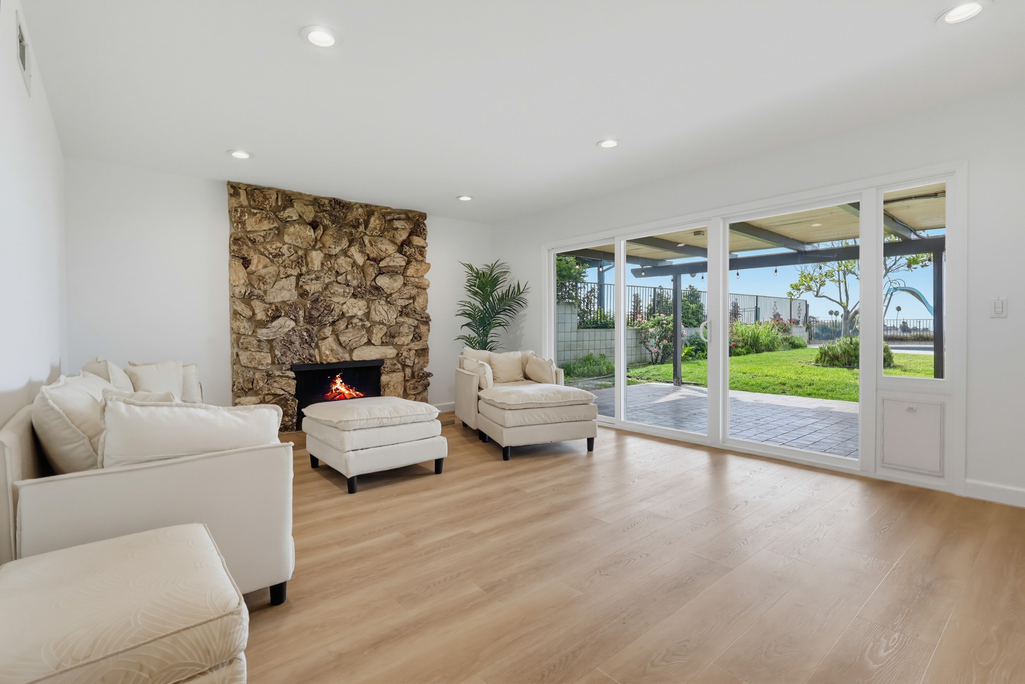 Virtual tour photo 9 of 88 for 2086 Arriba Dr