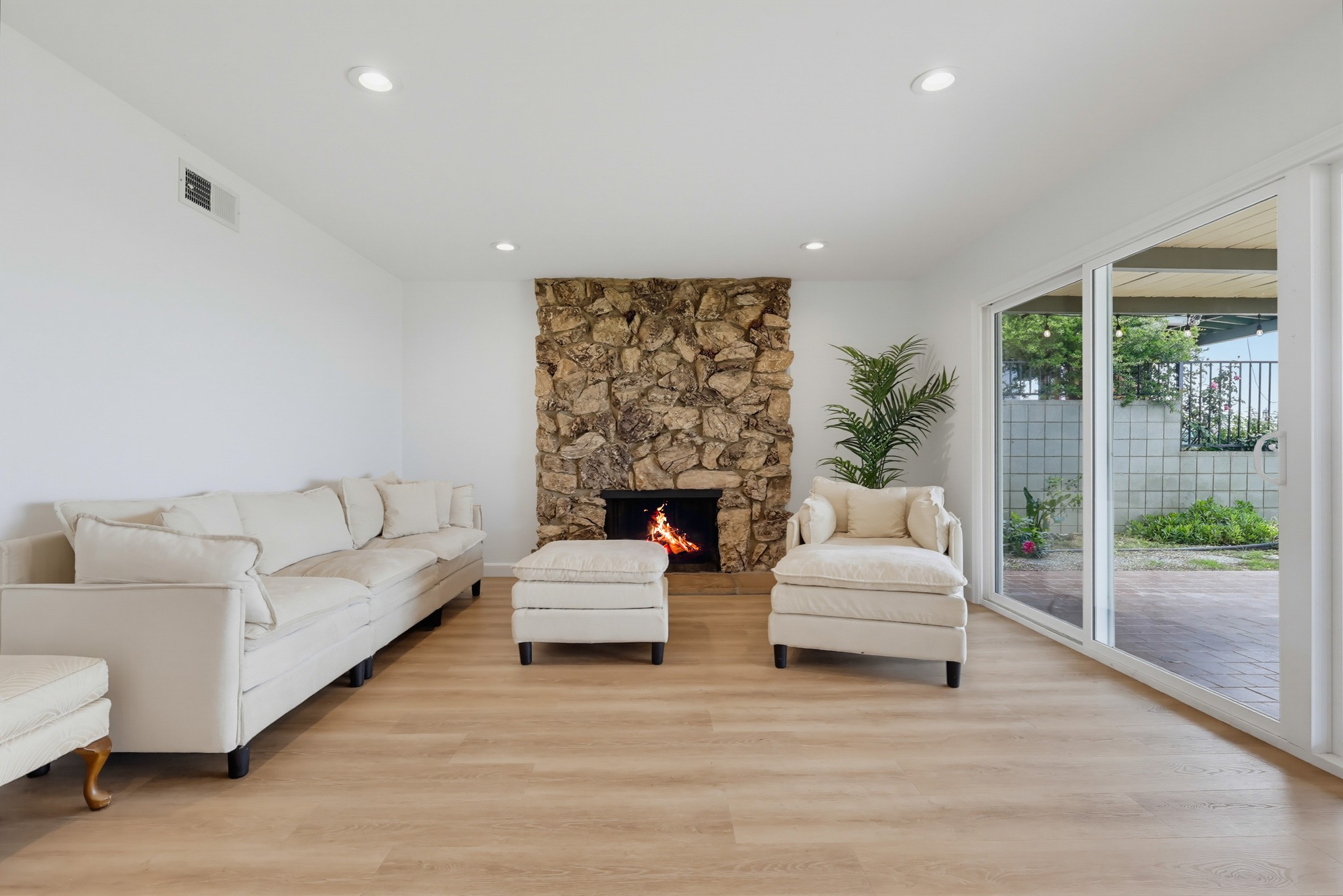 Virtual tour photo 10 of 88 for 2086 Arriba Dr