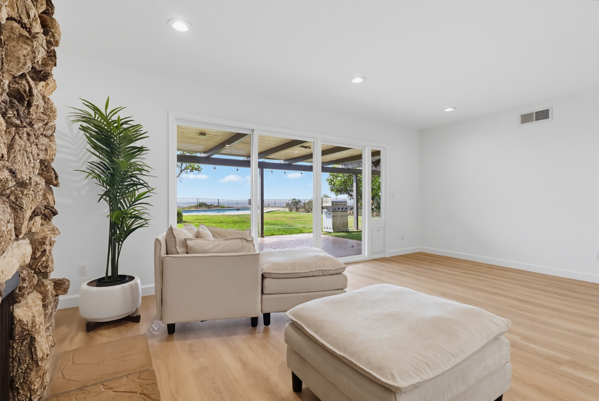Virtual tour photo 11 of 88 for 2086 Arriba Dr