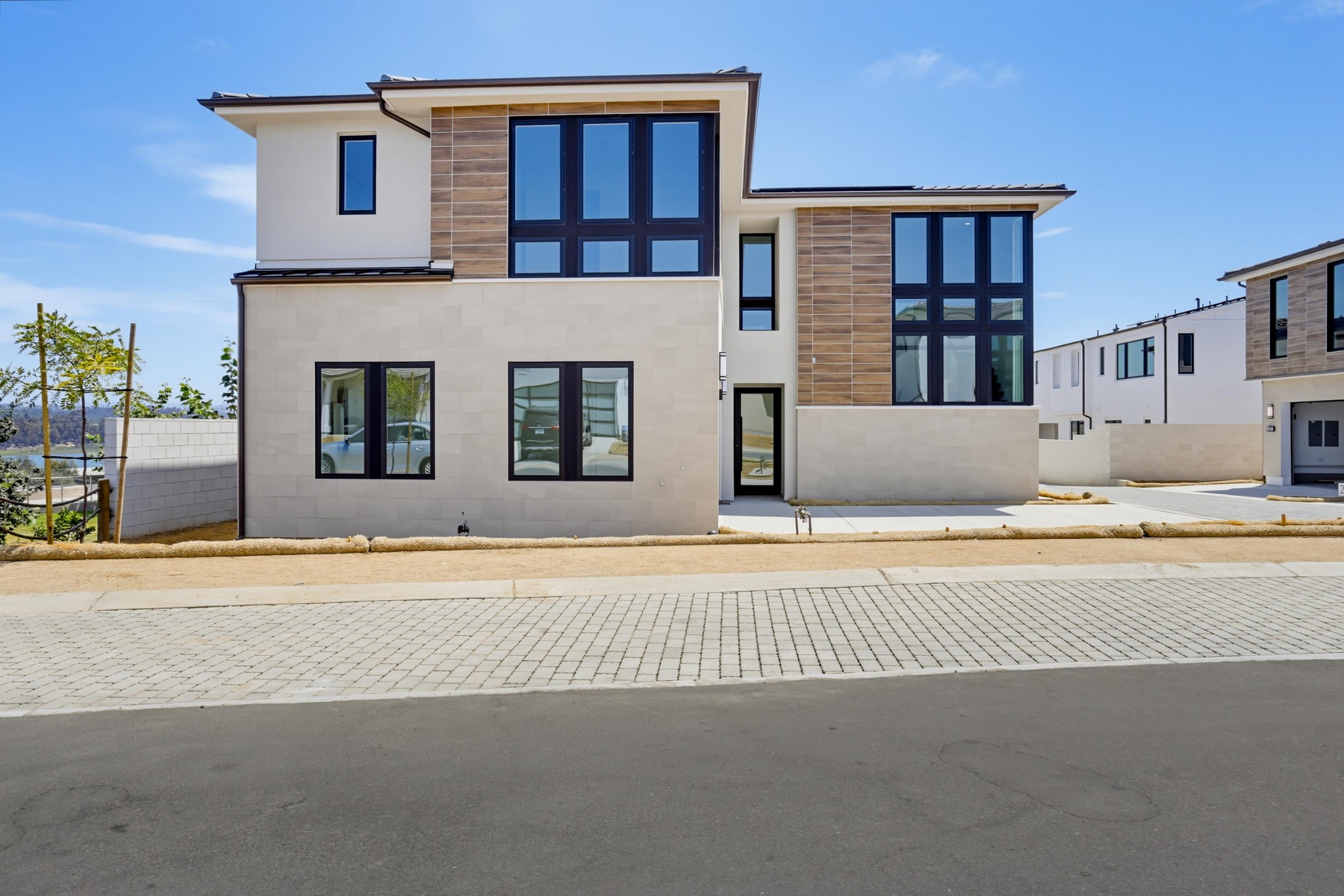 Virtual tour photo 1 of 66 for 2091 E Pearl St