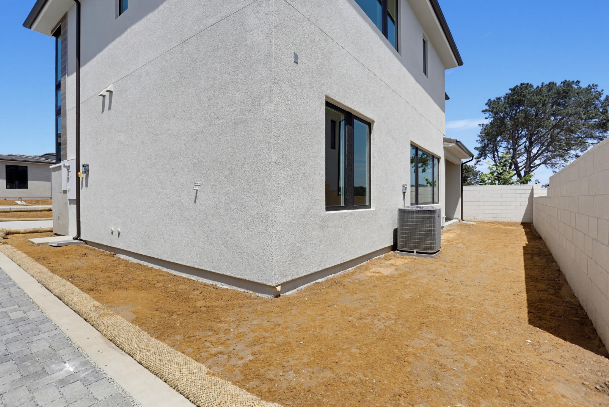 Virtual tour photo 4 of 66 for 2091 E Pearl St