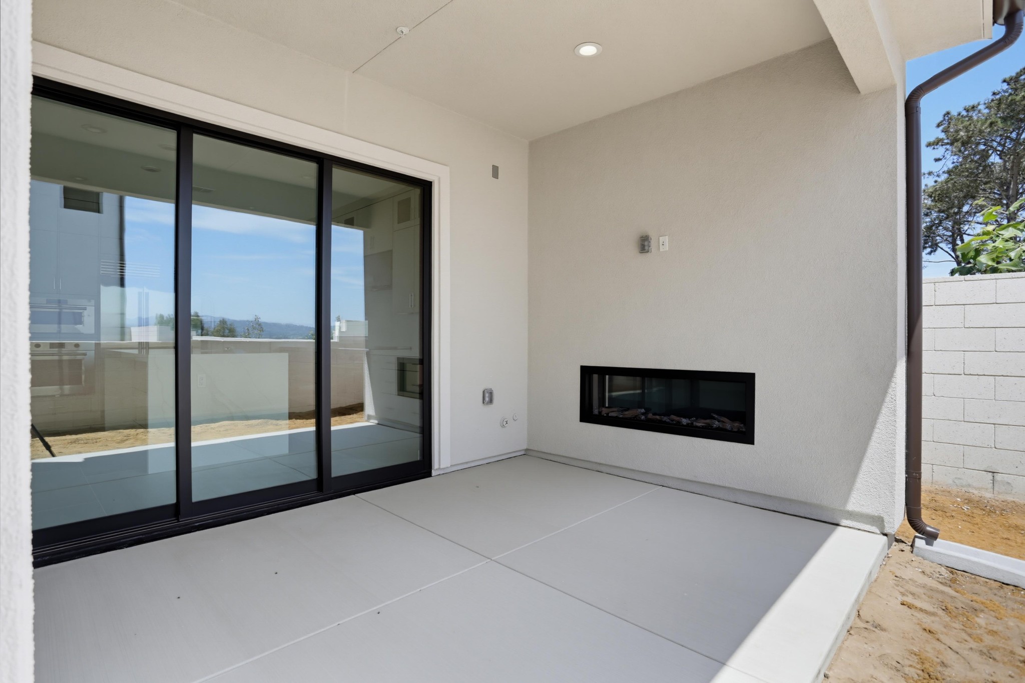 Virtual tour photo 6 of 66 for 2091 E Pearl St