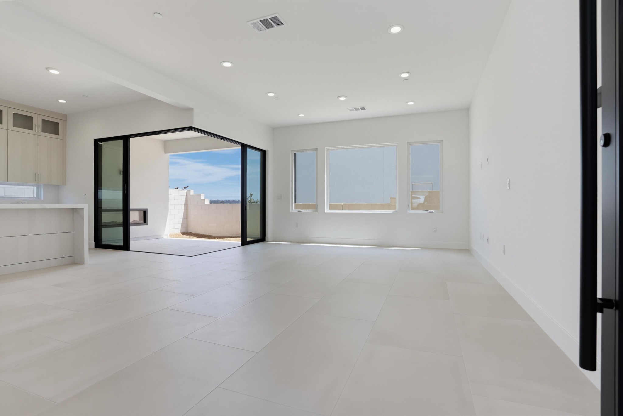 Virtual tour photo 7 of 66 for 2091 E Pearl St