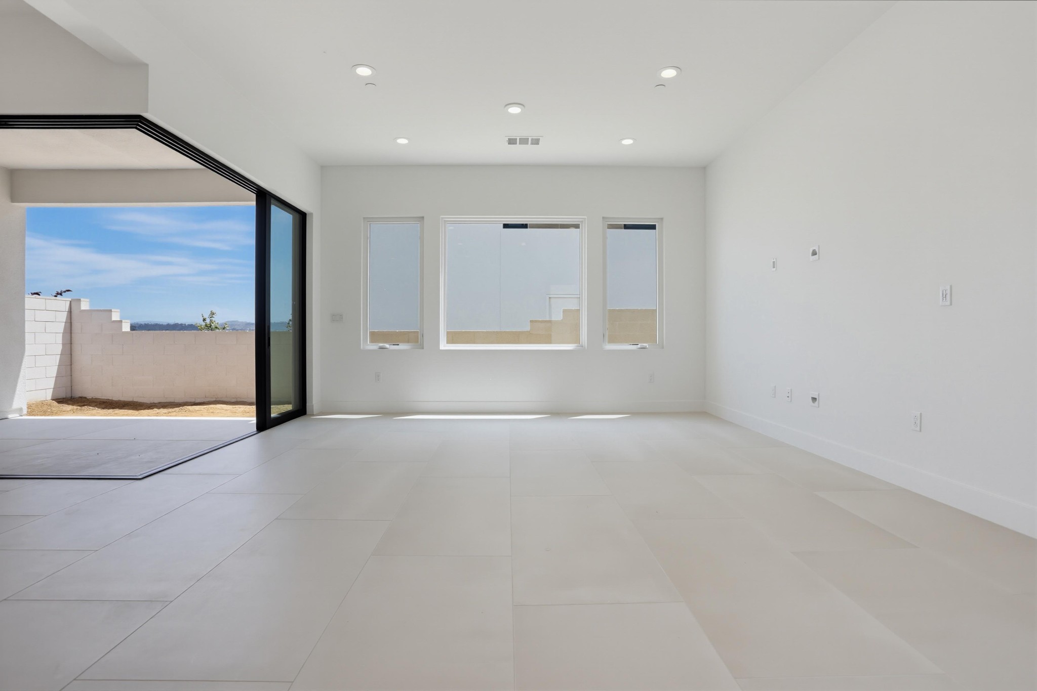 Virtual tour photo 8 of 66 for 2091 E Pearl St