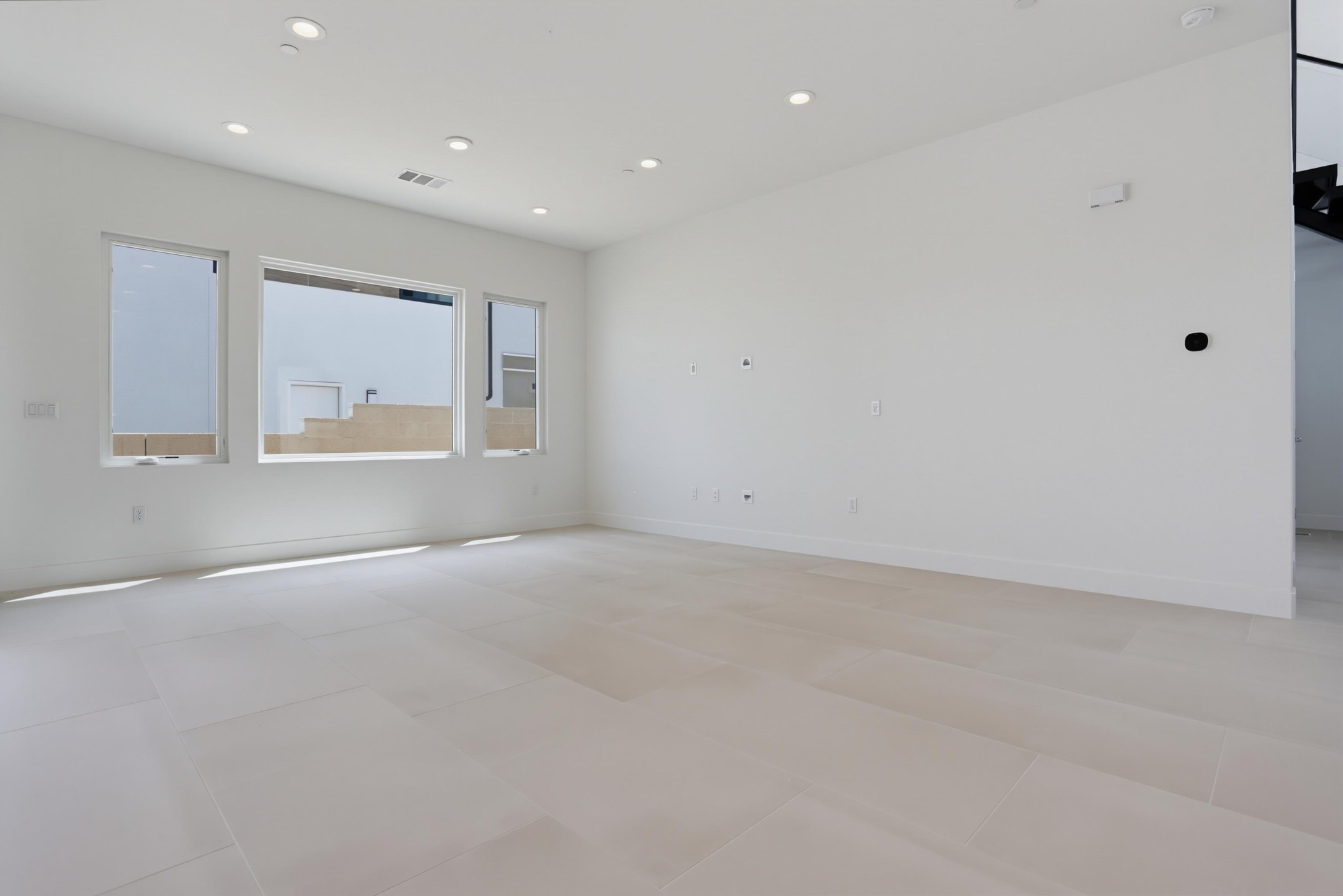 Virtual tour photo 9 of 66 for 2091 E Pearl St