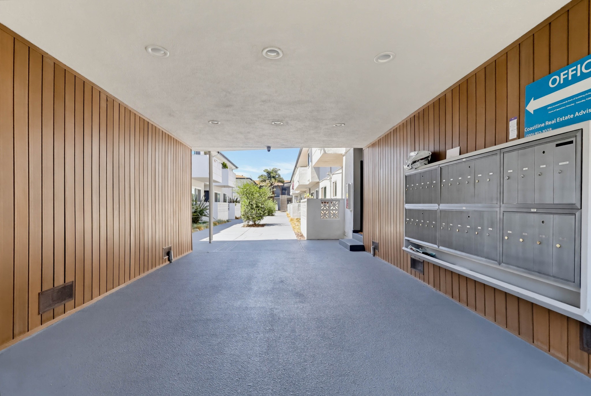 Virtual tour photo 9 of 60 for 21007 Victor St