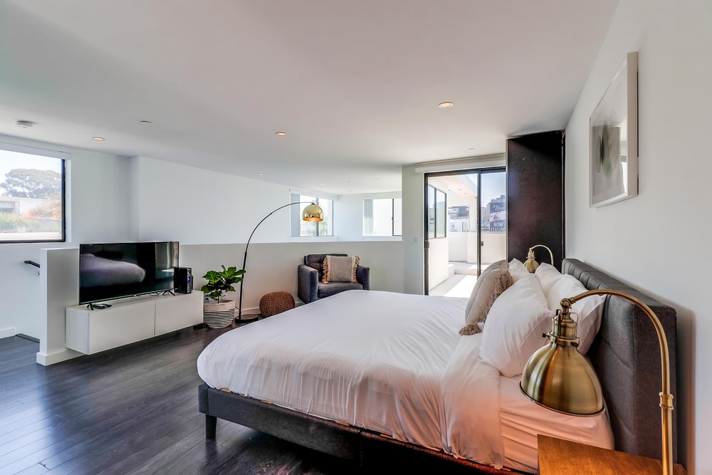 Virtual tour photo 26 of 41 for 2104 Columbia St #10