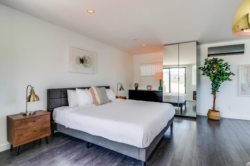 Virtual tour photo 27 of 41 for 2104 Columbia St #10