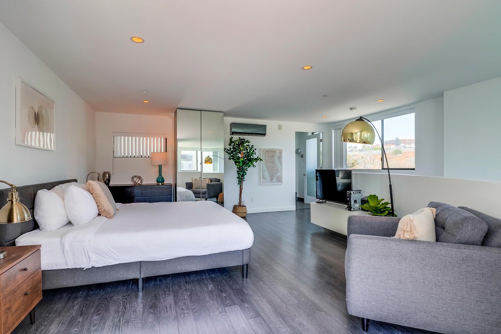 Virtual tour photo 28 of 41 for 2104 Columbia St #10