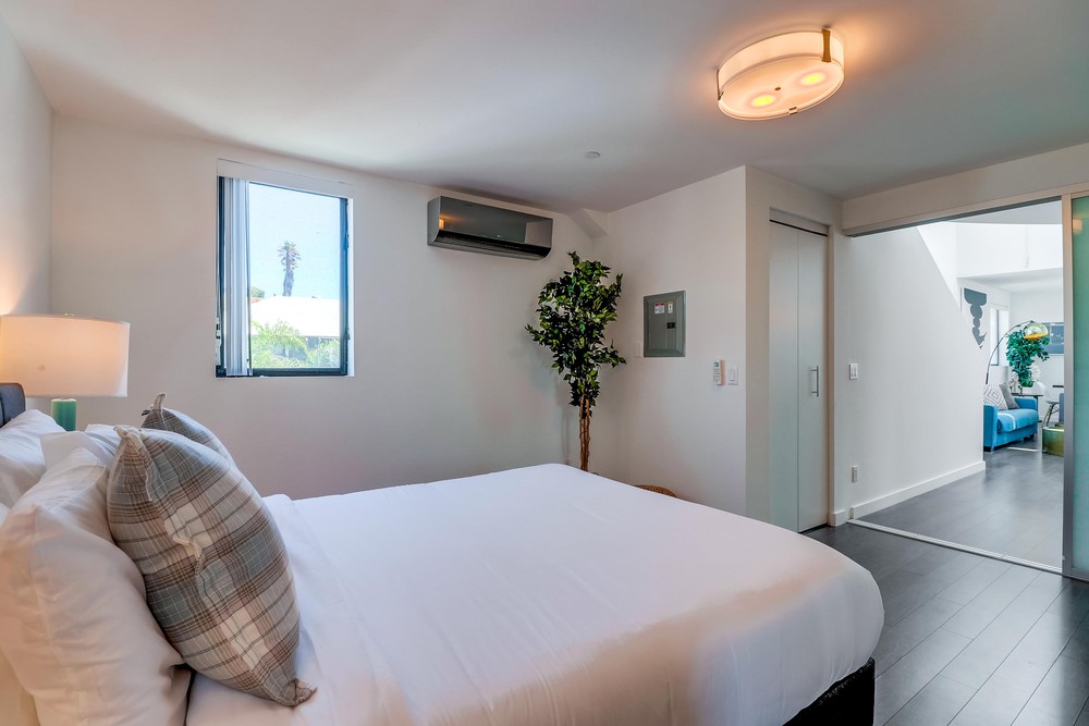 Virtual tour photo 31 of 41 for 2104 Columbia St #10